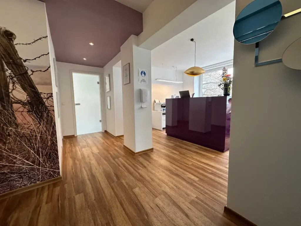 Zahnarzt Praxis Nassadowski Hannover aufgenommen mit einem iphone 14 Pro Max unbearbeitet ohne google unternehmensprofil optimieren lassen